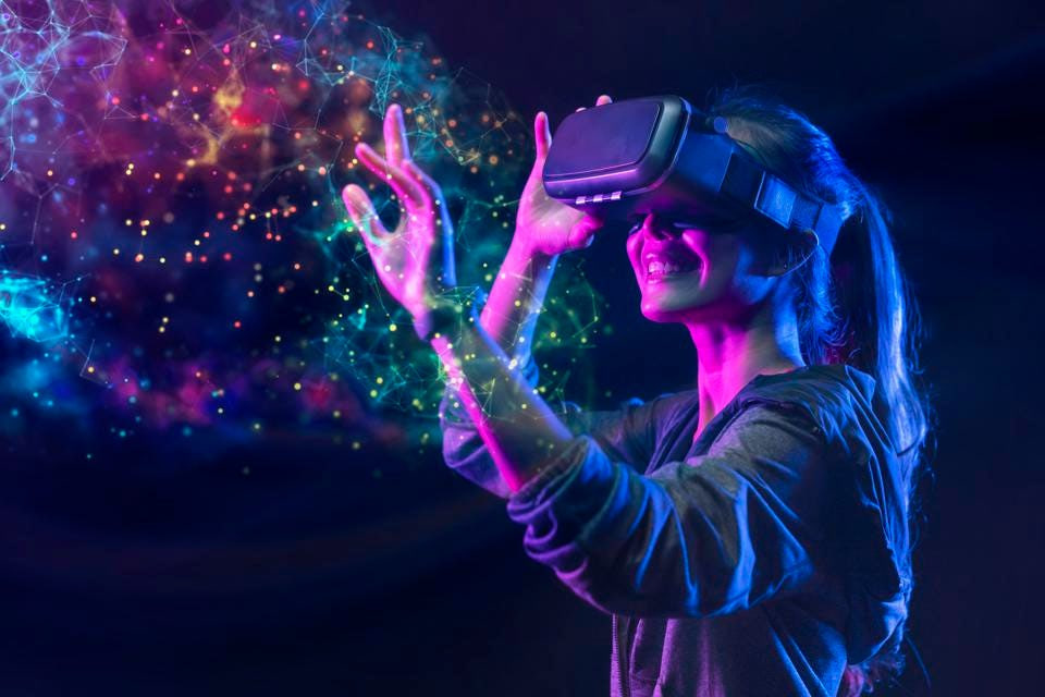 Augmented Reality and Virtual Reality Shaping the Future of Entertainment